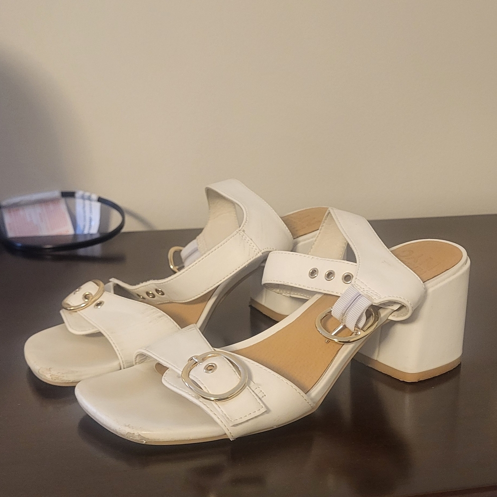 Womens Chic White Buckle Block Heel Sandals